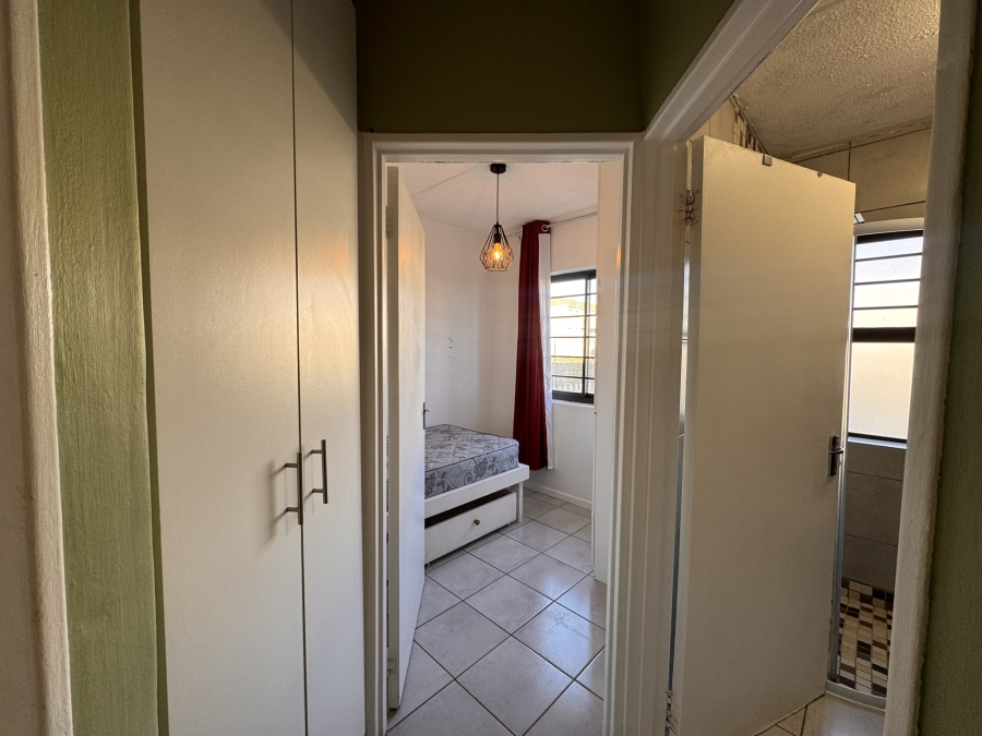To Let 2 Bedroom Property for Rent in Guldenland Western Cape